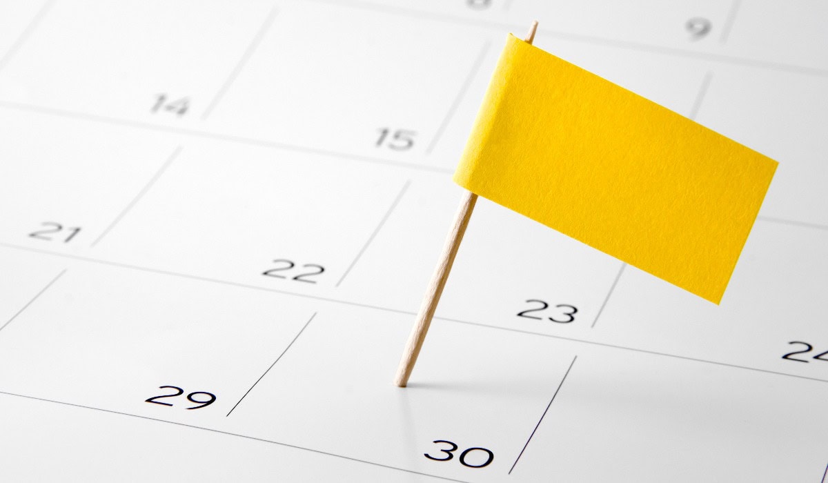 Gelbes Fähnchen markiert Aufbewahrungsfrist im Kalender